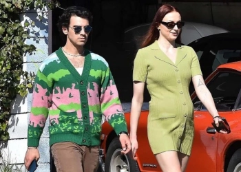 Bintang 'Game of Thrones' Sophie Turner Pamer Benjolan Bayi