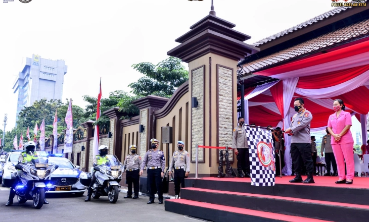 Kapolri Resmikan Gelar Bakti Sosial dan Religi