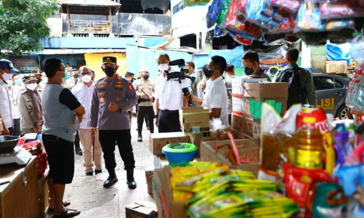 Kapolri Sidak Pasar Minggu Pastikan HET dan Stok Minyak Goreng Curah Aman