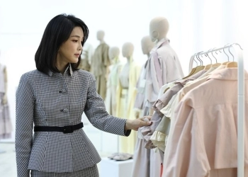 Ibu Negara Kim Kunjungi Pusat Budaya Korea di Madrid