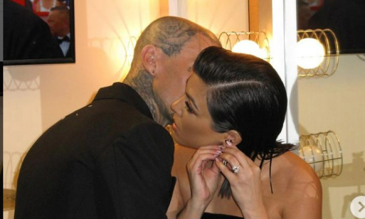 Selamat! Kourtney Kardashian Akhirnya Menikah dengan Travis Barker
