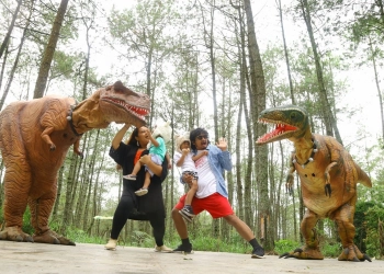 Ada Dinosaurus di Mojosemi Forest Park
