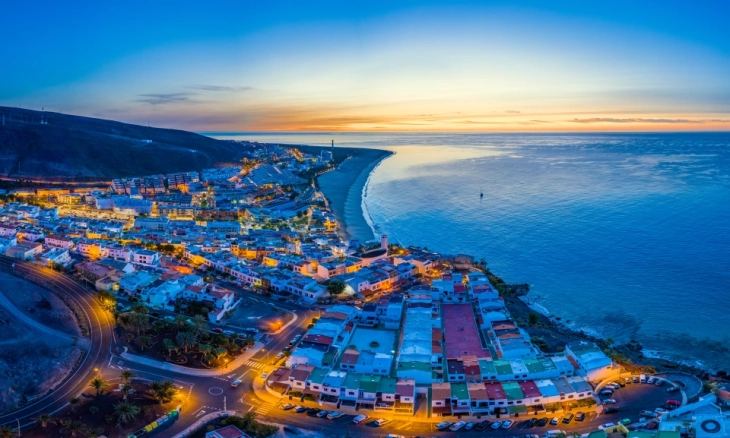 Cegah Covid, Pemerintah Spanyol Terapkan Jam Malam di Tenerife dan Gran Canaria 