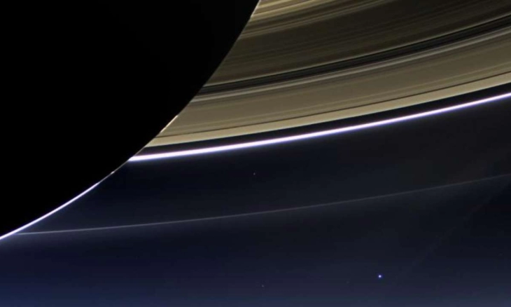 NASA Posting Bumi dalam Bidikan Cincin Saturnus yang Menakjubkan