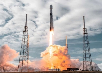 Roket yang Diluncurkan SpaceX Milik Elon Musk Tahun 2015 Akan Menabrak Bulan