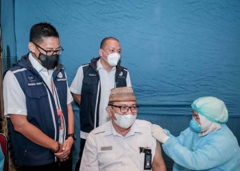 Bangkitkan Ekonomi, Sandiaga Kick Off Vaksinasi Booster Bagi Pegawai Kemenparekraf
