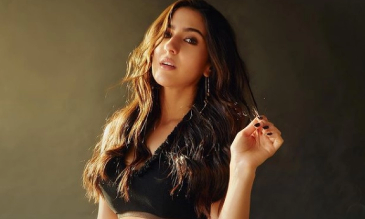 Sara Ali Khan Akui Sering Mengganggu Artis Ini di Sekolah