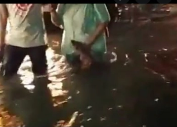 Banjir Rob Rendam 11 RT di Ancol, Evakuasi Warga Alami Kesulitan