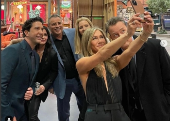 Jennifer Aniston Keluar dari The Friends Reunion pada Waktu Tersulit