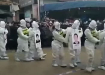 Polisi Cina Permalukan Pelanggar Covid-19 di Depan Publik 
