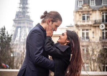 Aktris Sreejita De Dilamar Pacar Bulenya, di Menara Eiffel Paris