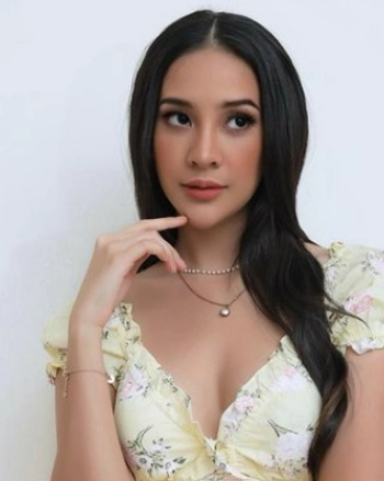 Anya Geraldine Pamer Belahan Dada, Netizen: Balikin Duit Mas Aris