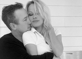 Setahun Menikah, Pamela Anderson Gugat Cerai Suaminya Hayhurst