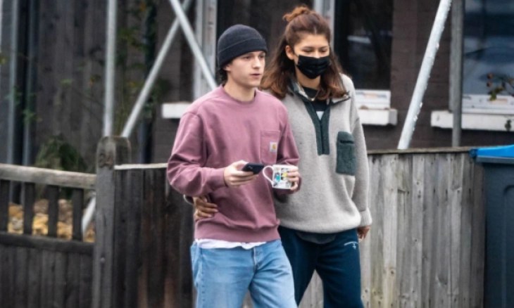 Zendaya Manjakan Pacarnya Tom Holland saat Kunjungi London