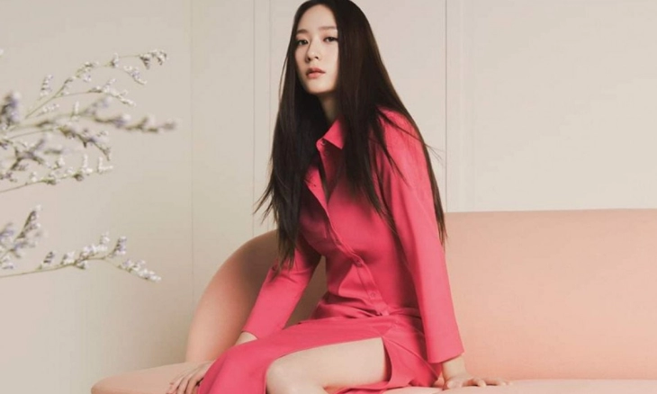 Duta Global CHARLES & KEITH Krystal f(x) Kampanye Musim Semi 2022 