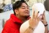 Ivan Gunawan Pamer Foto Peluk Boneka, Warganet: Nikah Aja Biar Ada yang Dipeluk