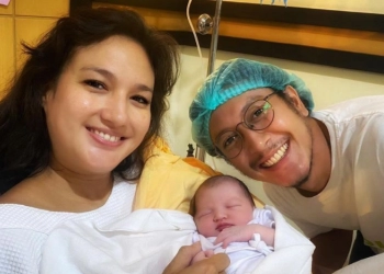 Nadine Chandrawinata dan Dimas Anggara Ajarkan Perbedan Keyakinan pada Anak