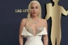 Lady Gaga Tampil Memukau dalam Balutan Gaun Putih di SAG Awards