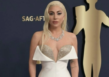 Lady Gaga Tampil Memukau dalam Balutan Gaun Putih di SAG Awards