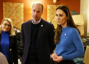 Kate Middleton Dukung Ukraina dengan Sweter McQueen Biru dan Pin Bendera