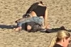 Kourtney Kardashian danTravis Barker Ciuman Hot, Disaksikan Pengunjung Pantai