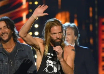 SNL Beri Penghormatan pada Taylor Hawkins yang Tewas di Bogota, Kolombia