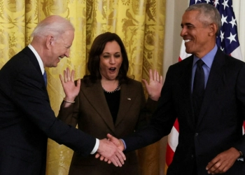 Momen lucu Joe Biden, Saat Stafnya Mengerubungi Barack Obama di Gedung Putih