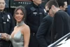 Kim Kardashian dan Pete Davidson Bergandengan Tangan di The Kardashians Premiere, L.A.