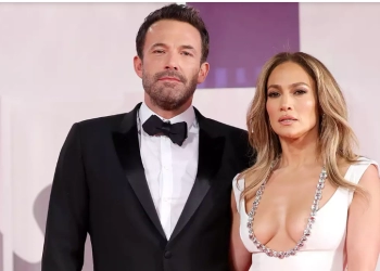 Jennifer Lopez Kenakan Cincin Berlian, Memicu rumor Telah Dilamar Ben Affleck 