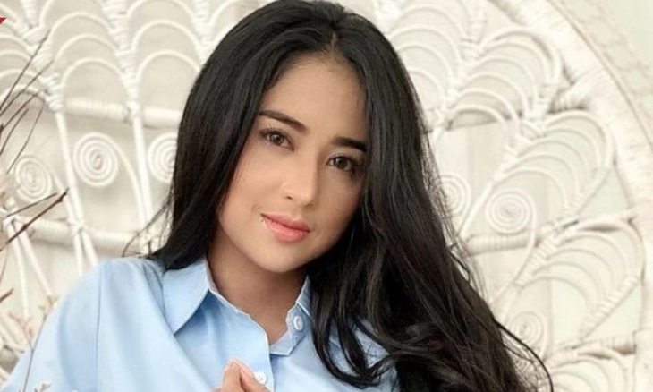 Dewi Perssik Siap Adu Tinju dengan Nikita Mirzani, Minta Dibayar Rp 1 Miliar
