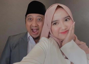 Viral, Wirda Mansur Pamer Segepok Uang Buat THR, Netizen: Bapak Lagi Butuh Duit 
