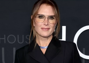 Pasca Kecelakaan Patah Tulang Paha, Brooke Shields Sembuh dan Siap Beraktifitas 