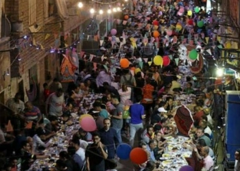 Pembatasan Covid-19 Dilepas, Warga Bebas Buka Puasa di Sepanjang Jalan Kairo, Mesir 