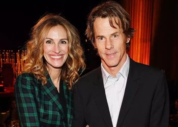 Julia Roberts: Jelang Ultah Pernikahan Ke-20 Lebih Banyak Beri Ciuman untuk Moder