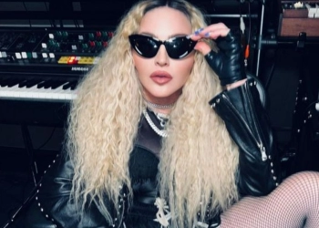 Madonna, Unggah Foto Seksi dengan Stoking Jala Hitam, Penggemar: Rekam Album Baru Pleasee 