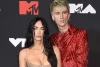 Megan Fox Hindari Anggur Merah, Tapi Menyukai Setetes Darah Tunangannya, Ini Alasannya