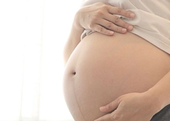 Tips Menjaga Kesehatan untuk Wanita Hamil Pekerja Keras