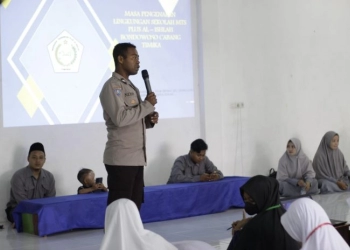 Tumbuhkan Semangat Nasionalisme, Bhabinkamtibmas   Ajarkan Wawasan Kebangsaan Sejak Dini kepada Siswa MTs Plus Al Islah Timika