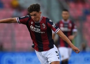 Cari pelapis Theo, Hickey Masuk Radar AC Milan