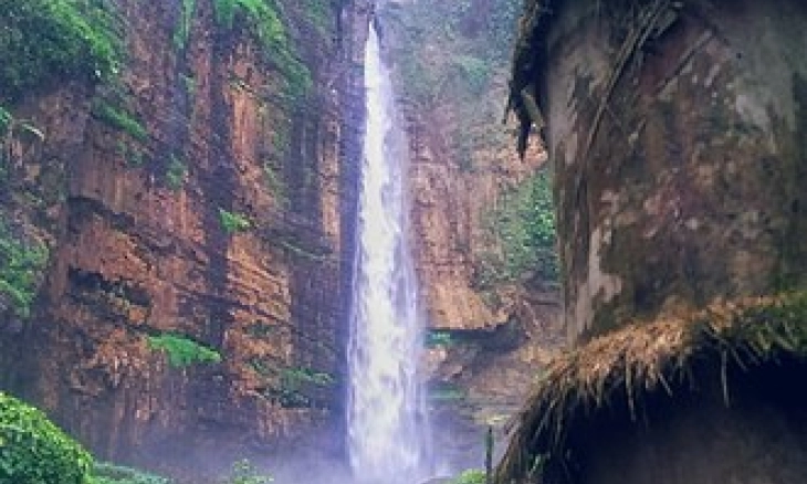 Pesona Air Terjun Kapas Biru Lumajang