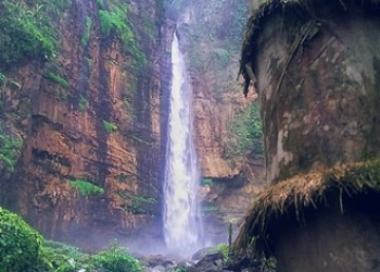 Pesona Air Terjun Kapas Biru Lumajang
