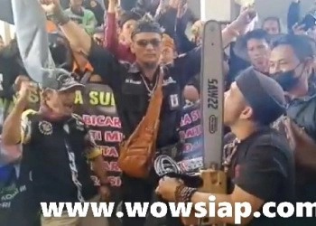 Video Aksi Protes Pernyataan Arteria Dahlan, Masyarakat Tasikmalaya Gergaji Lidah 