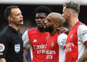 Lyon Gagal Bawa Pulang Lacazette