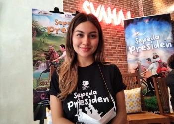 Kali Biru dan Kenangan Masa Kecil Ariel Tatum Bermain di Sepeda Presiden