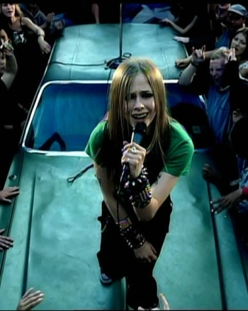 Avril Lavigne Ingin Mengubah Lagu Sk8er Boi ke Film Layar Lebar