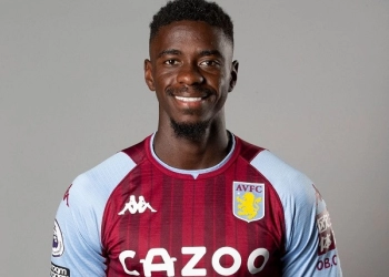 Napoli dan MU Sepakati Peminjaman Axel Tuanzebe