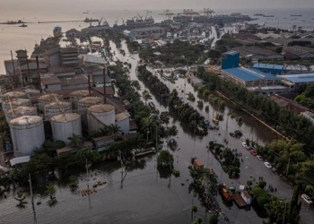 Pelabuhan Tanjung Emas Semarang Masih Terendam
