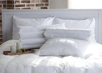 Begini Cara Cuci Bantal Yang Bena