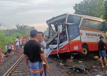 Bus Parawisata Tertabrak Kereta di Tulungagung, 4 Orang Meninggal