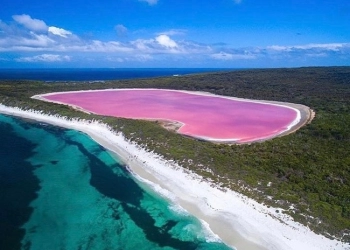 Pinknya Danau Hillier Australia Bikin Gemes